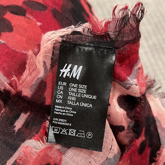 H and M scarf - Picture 3 of 3